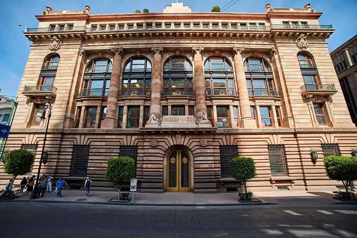 Fachada del edificio del Banco Central de México